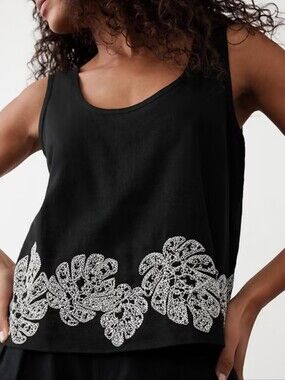 NWT Banana Republic Linen Blend Coquette Quiet Luxury Embroidered Top L
